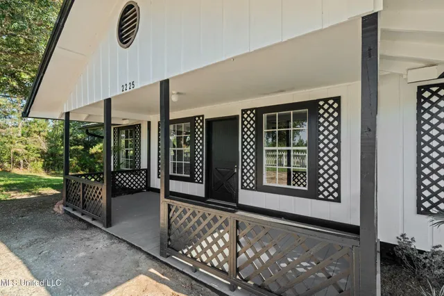$189,900 | 2225 Columbia Purvis Road, Lumberton, MS 39455