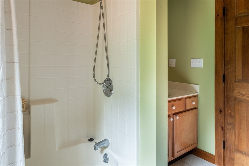 29 Miscoe Hill Road Mendon, MA 01756 - Photo 14 of 26