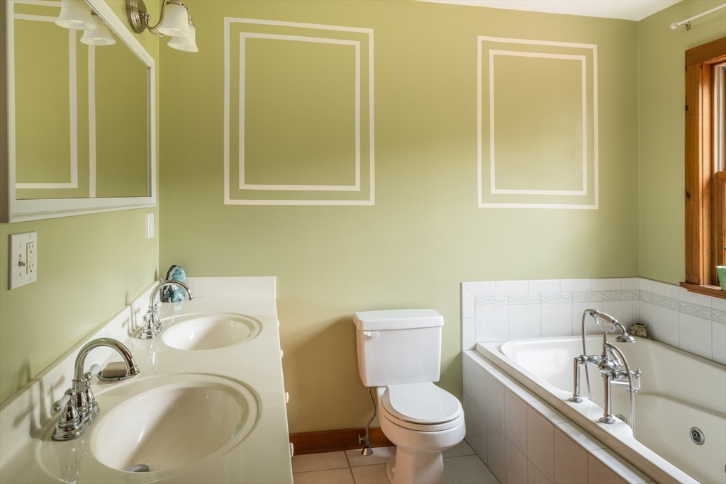 29 Miscoe Hill Road Mendon, MA 01756 - Photo 17 of 26