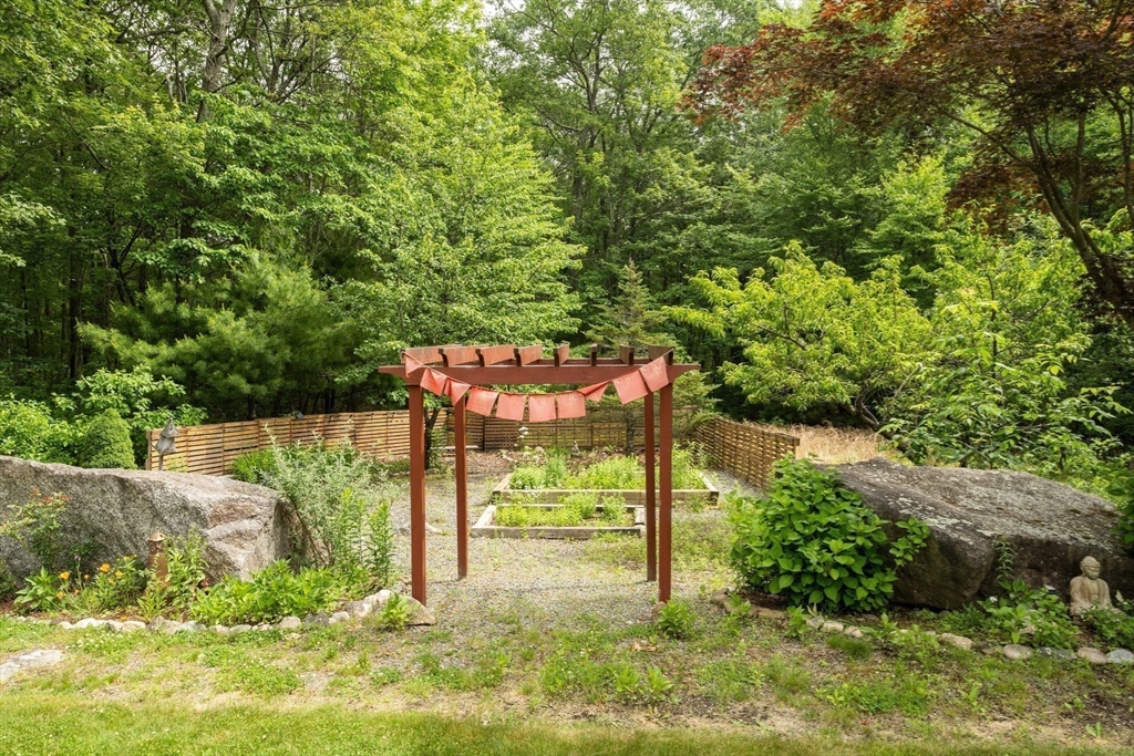 29 Miscoe Hill Road Mendon, MA 01756 - Photo 22 of 26