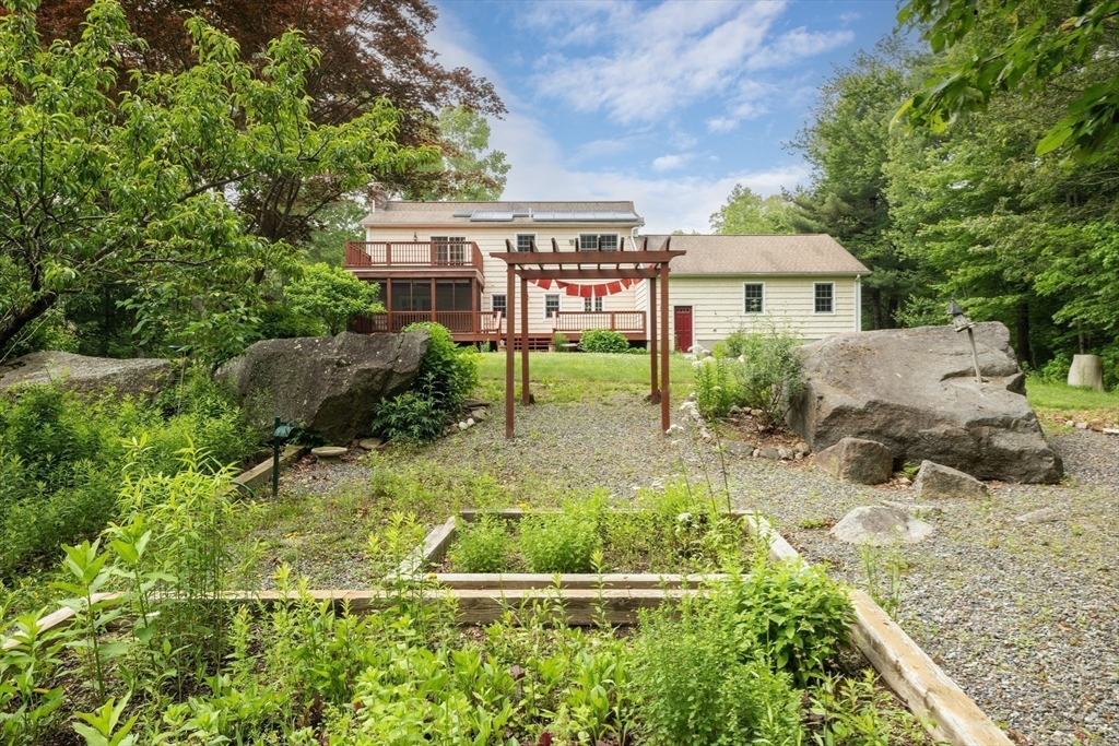 29 Miscoe Hill Road Mendon, MA 01756 - Photo 23 of 26