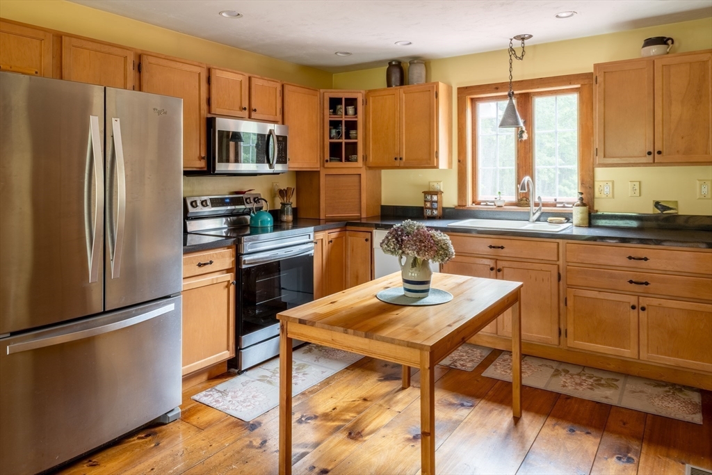 29 Miscoe Hill Road Mendon, MA 01756 - Photo 10 of 26