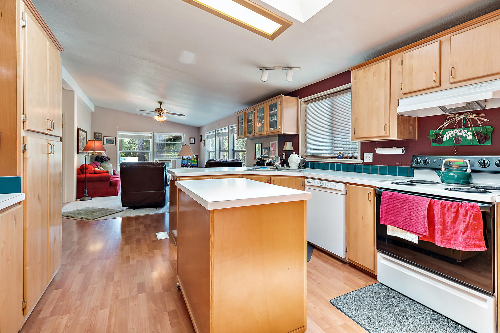 697 Peco Road Grants Pass, OR 97526 - Photo 14 of 55 40_PR_41_mls