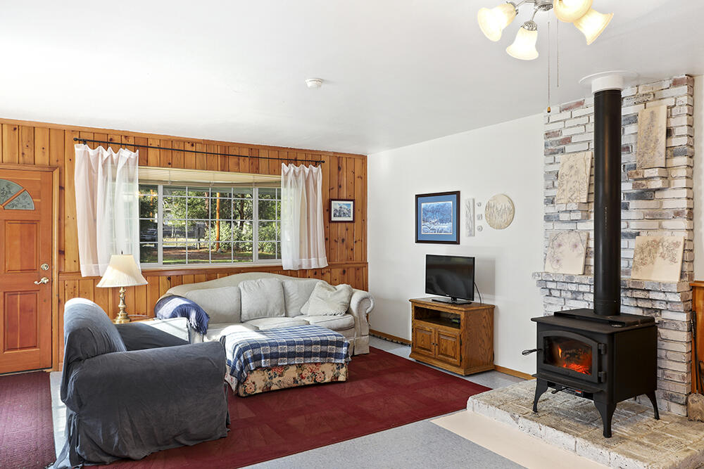1775 East Fork Road Williams, OR 97544 - Photo 8 of 49 6