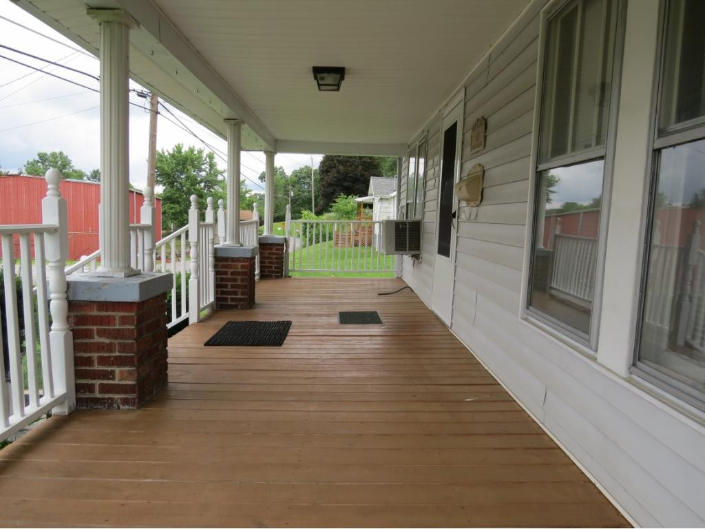 522 Spring Avenue Southeast Wise, VA 24293 - Photo 12 of 33 Nice Front Porch