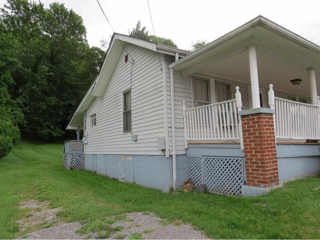 522 Spring Avenue Southeast Wise, VA 24293 - Photo 8 of 33 Side View