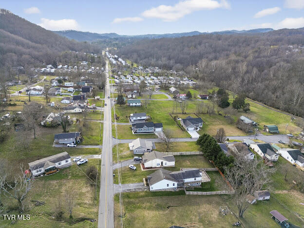 2701 Broad Street Bristol, TN 37620 - Photo 5 of 45 IMG_5701