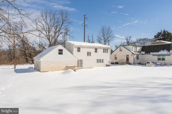 $3,300 | 329 Hillcrest Avenue, Conshohocken, PA 19428