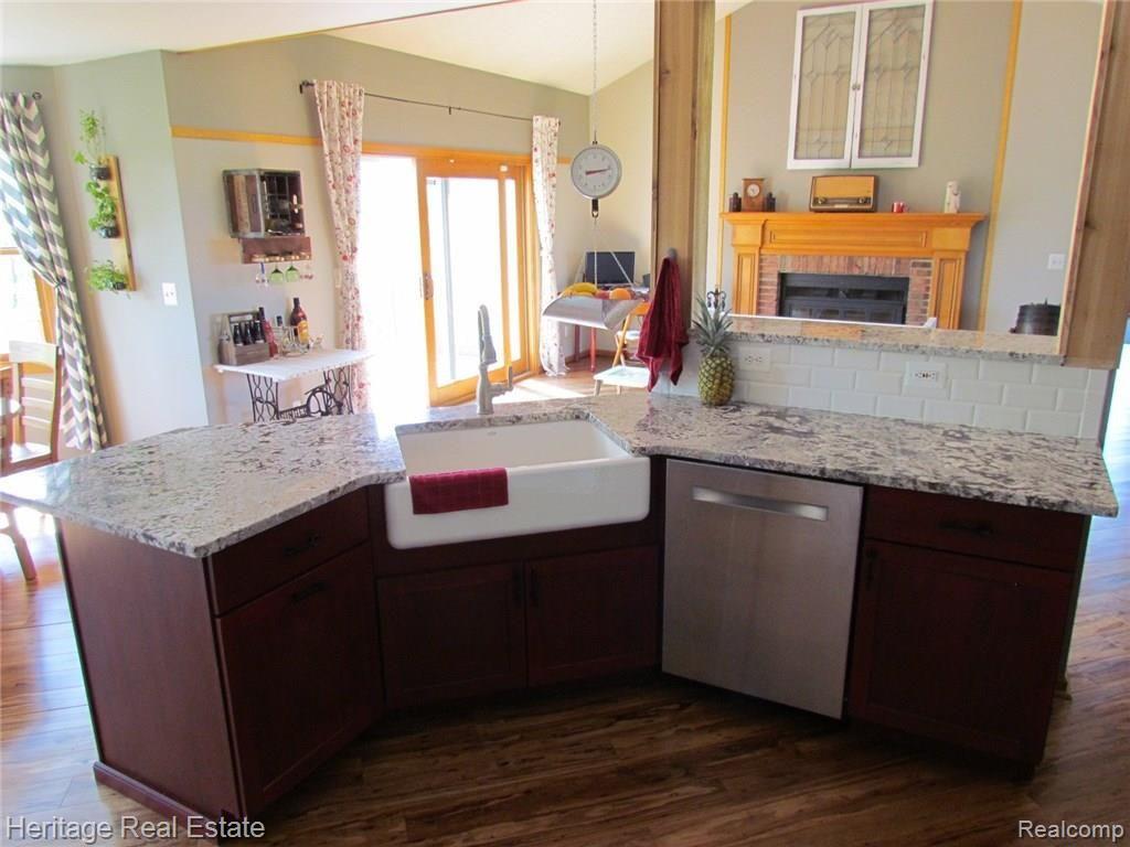 2301 Bullock Road Lapeer, MI 48446 - Photo 9 of 36 IMG_4804.JPG