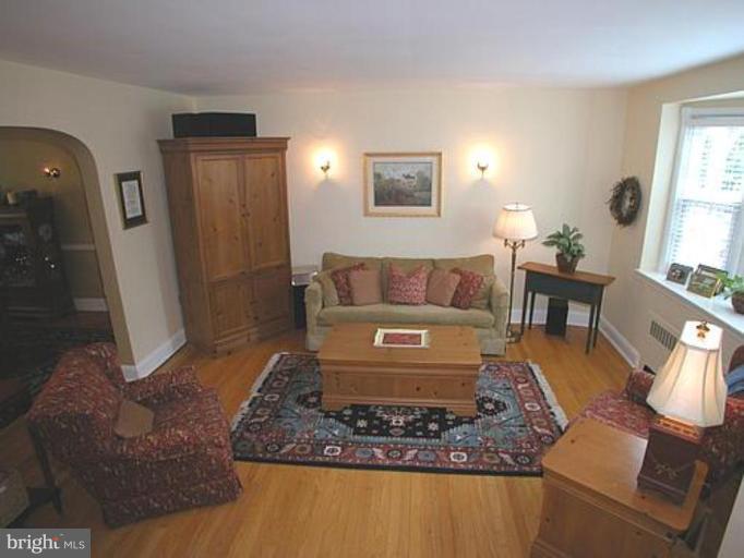 104 Dunkirk Road Baltimore, MD 21212 - Photo 2 of 18 Living Room