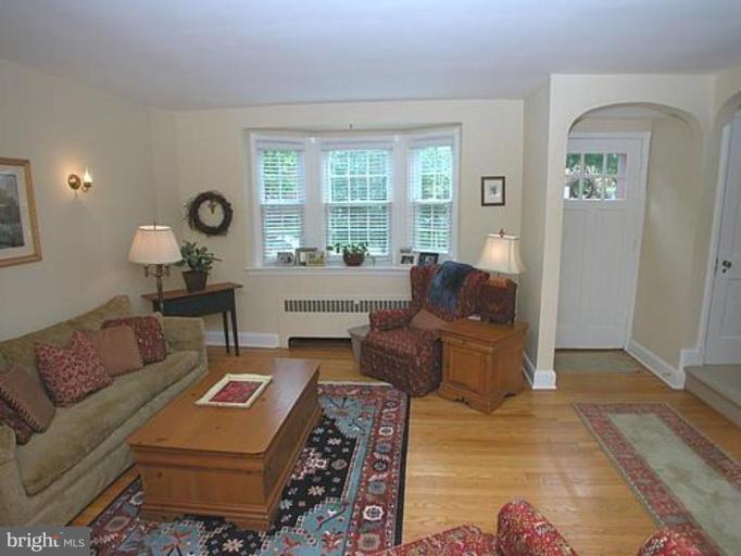 104 Dunkirk Road Baltimore, MD 21212 - Photo 3 of 18 Living Room #2