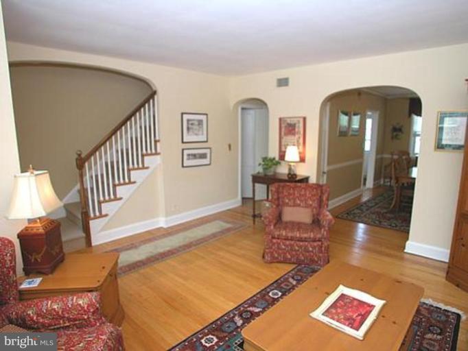 104 Dunkirk Road Baltimore, MD 21212 - Photo 4 of 18 Living Room #3