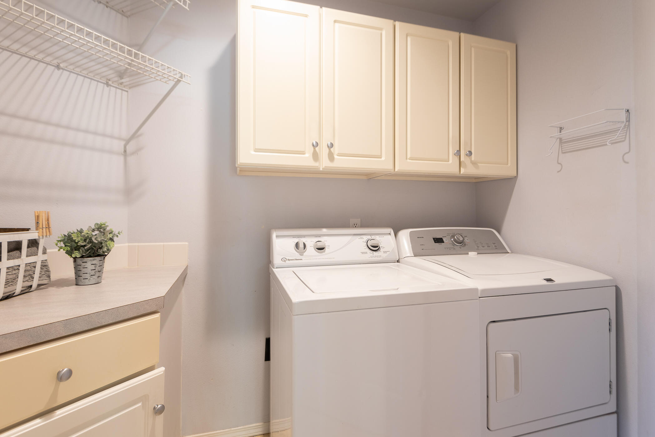 1704 Southeast Virginia Road Bend, OR 97702 - Photo 18 of 29 laundry room