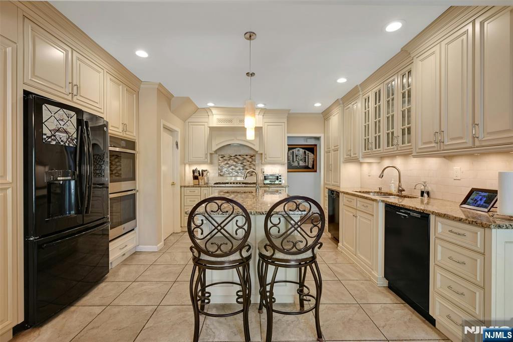 1334 Pennington Road Teaneck, NJ 07666 - Photo 12 of 36