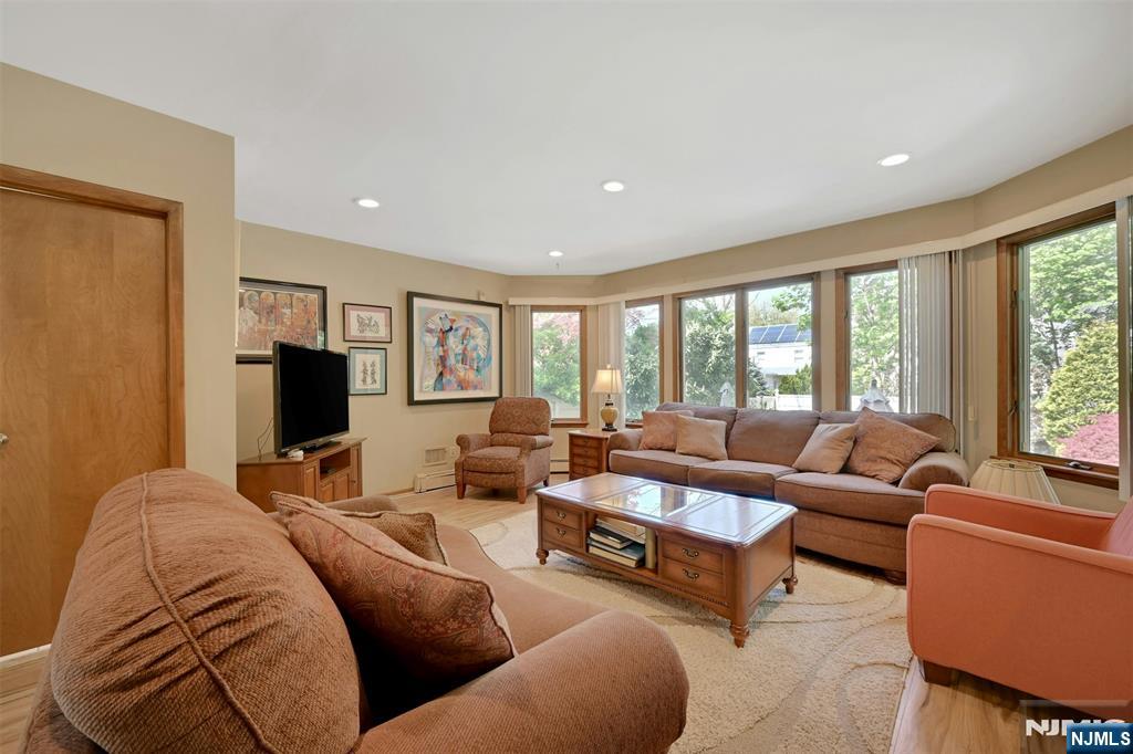 1334 Pennington Road Teaneck, NJ 07666 - Photo 14 of 36