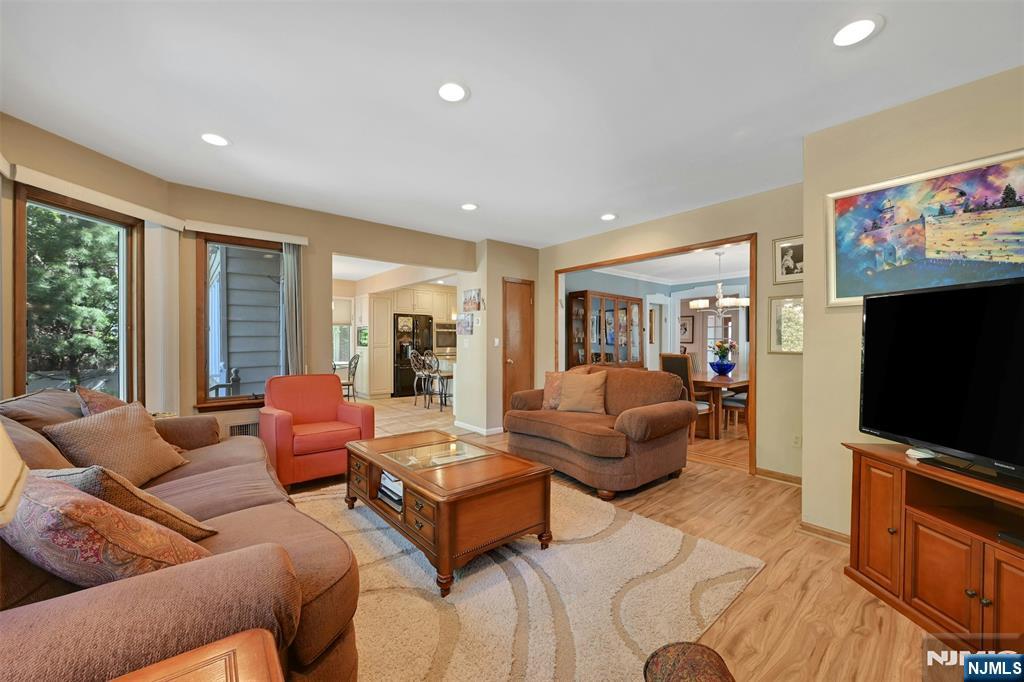 1334 Pennington Road Teaneck, NJ 07666 - Photo 15 of 36