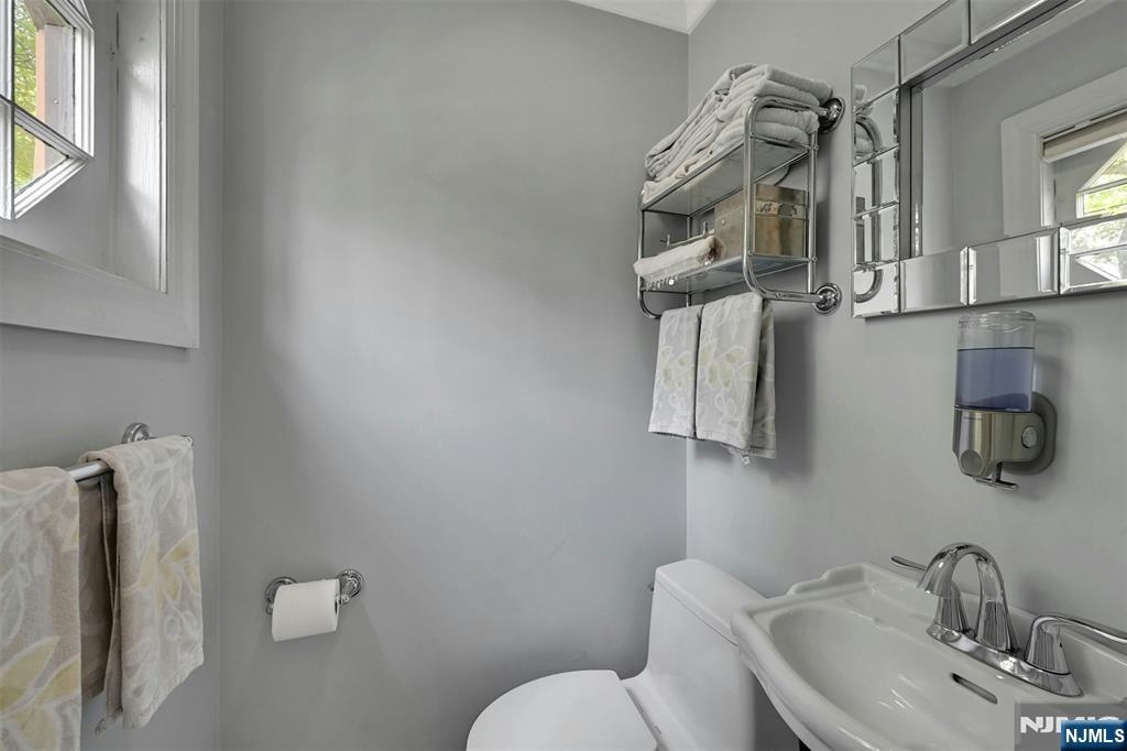 1334 Pennington Road Teaneck, NJ 07666 - Photo 18 of 36