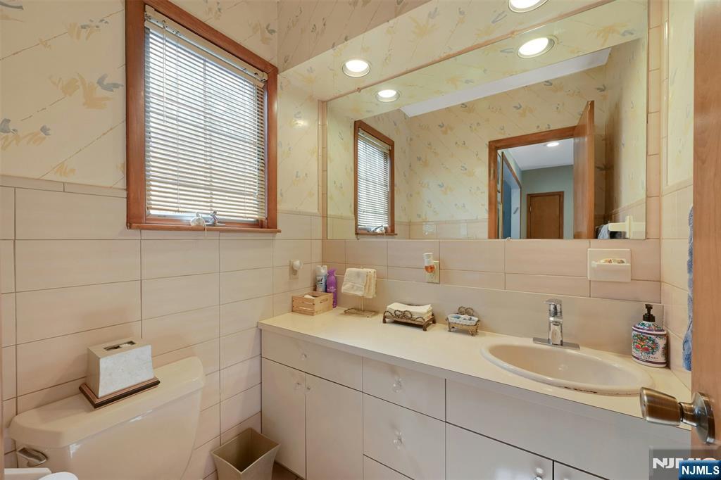 1334 Pennington Road Teaneck, NJ 07666 - Photo 19 of 36