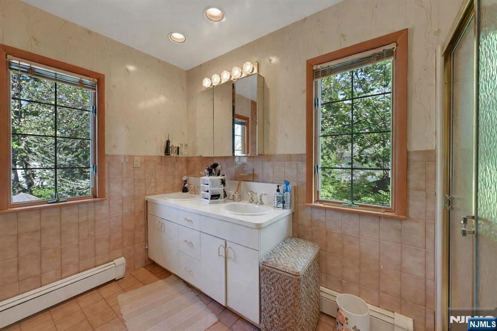 1334 Pennington Road Teaneck, NJ 07666 - Photo 22 of 36
