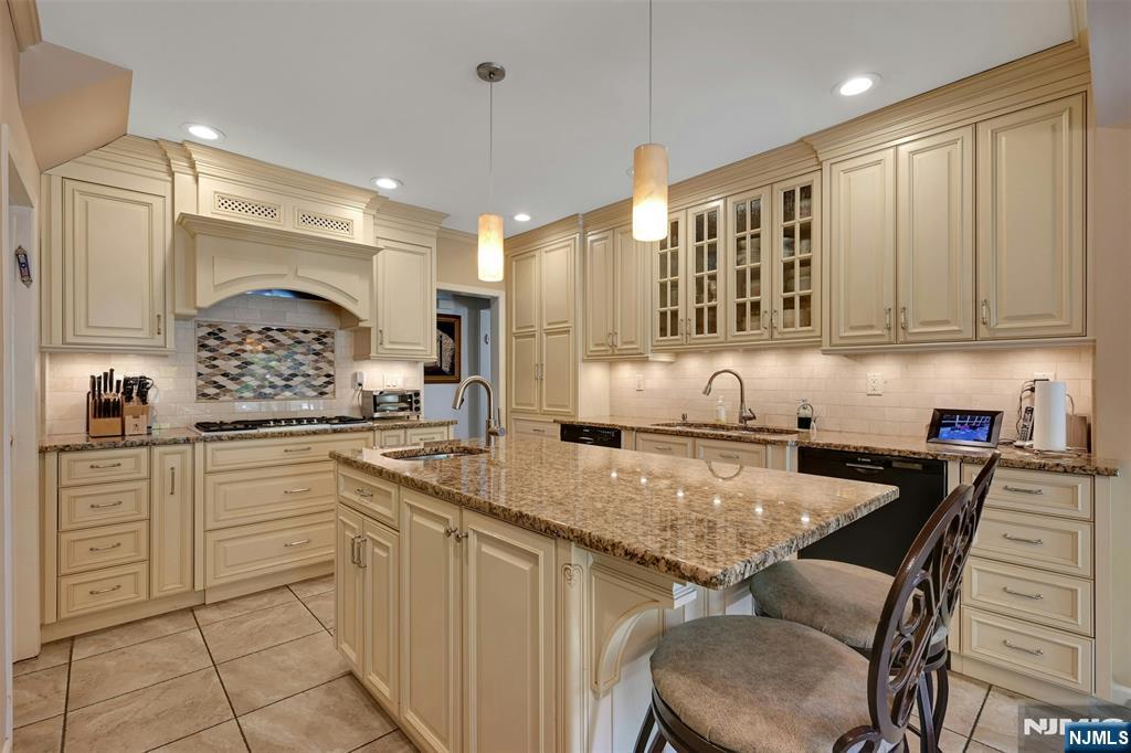 1334 Pennington Road Teaneck, NJ 07666 - Photo 7 of 36