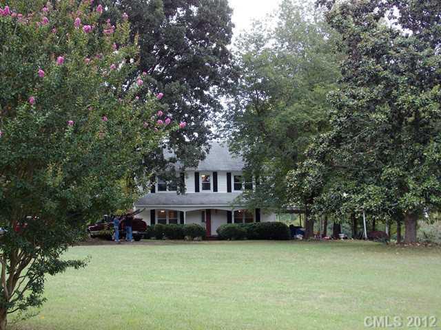 370 Dutchman Road Harmony, NC 28634 - Photo 1 of 11 a front view of a house with a garden