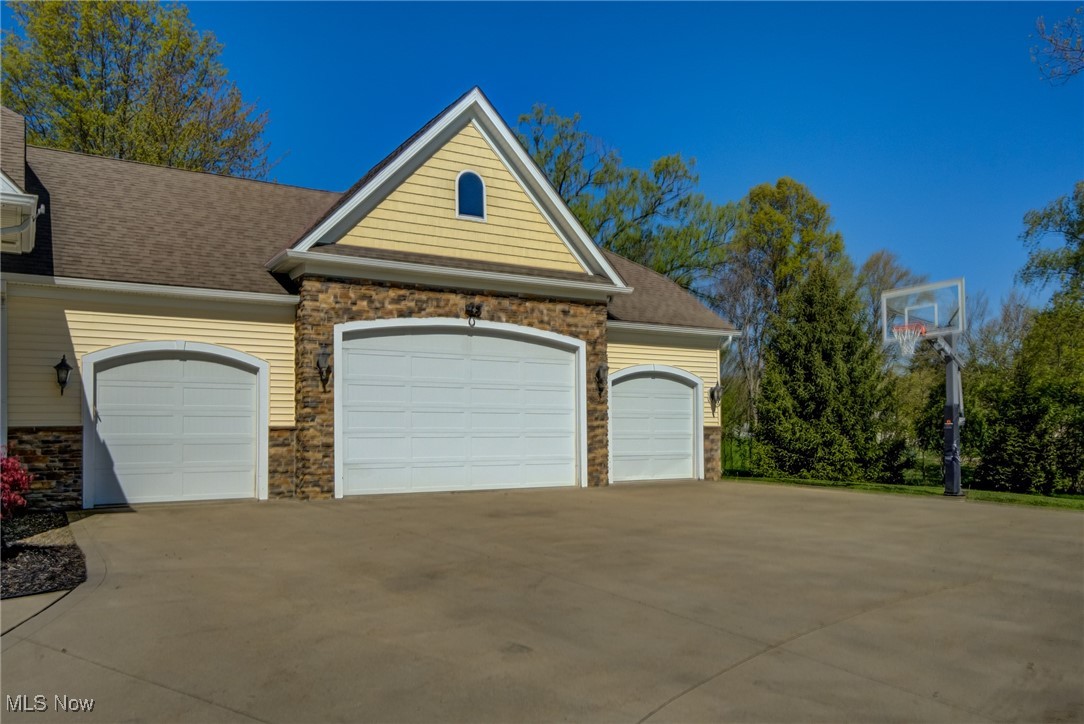 2586 River Road Willoughby, OH 44094 - Photo 9 of 49 Gallery Image 9