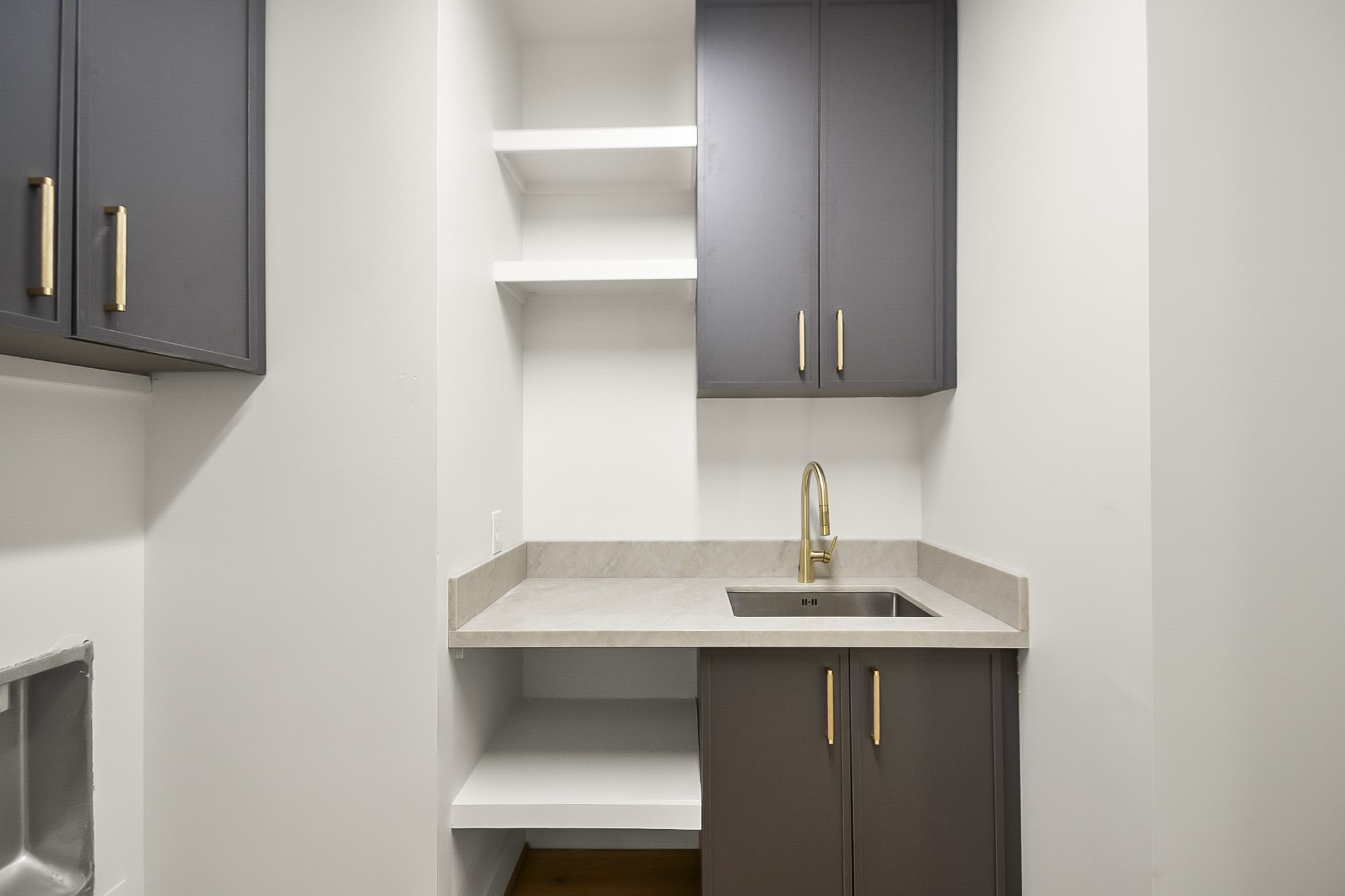 1109 Tabor Street Houston, TX 77009 - Photo 15 of 38 a sink with a bench