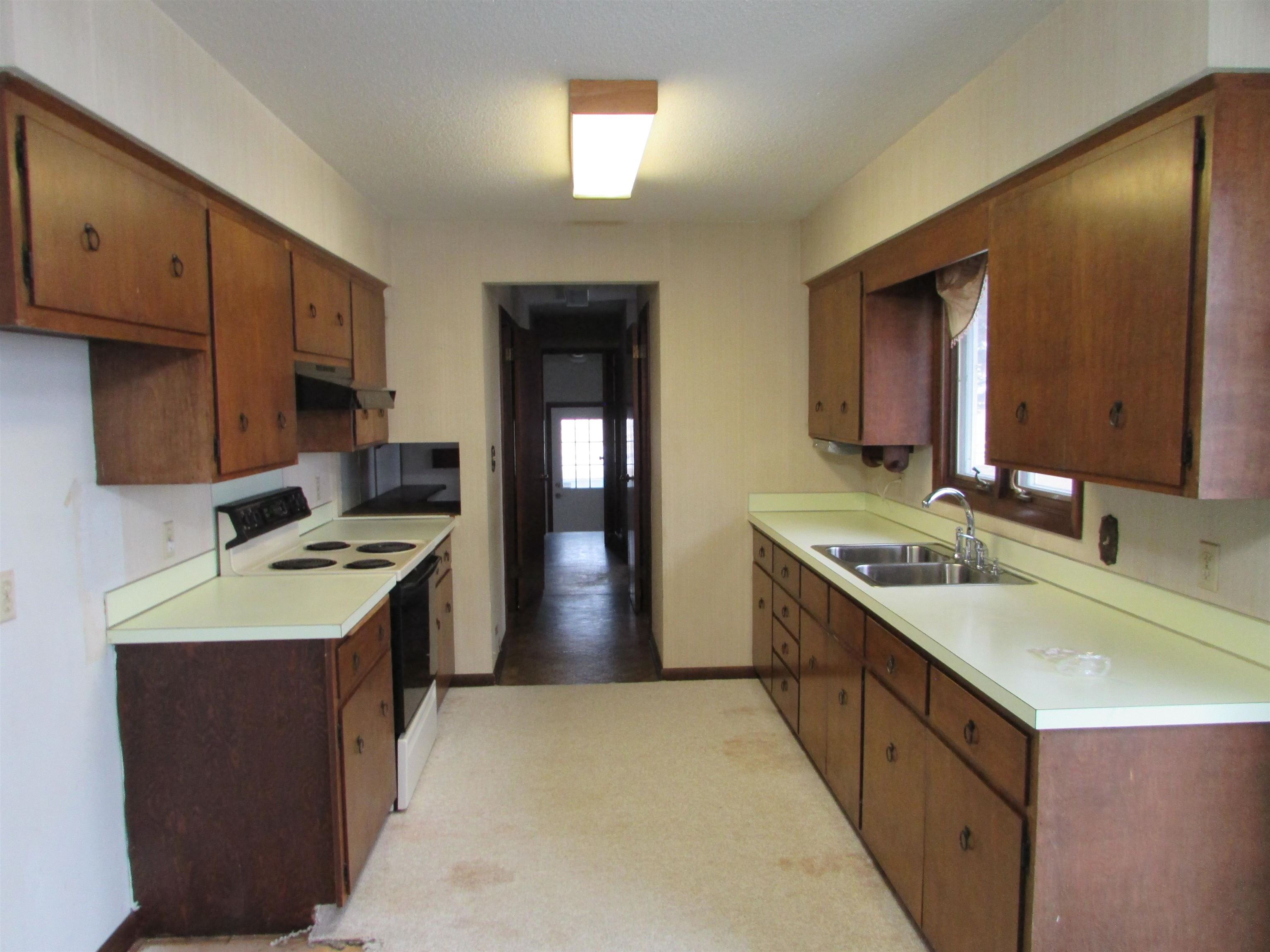 427 Delta Road Freeland, MI 48623 - Photo 10 of 74 1897330-9.JPG