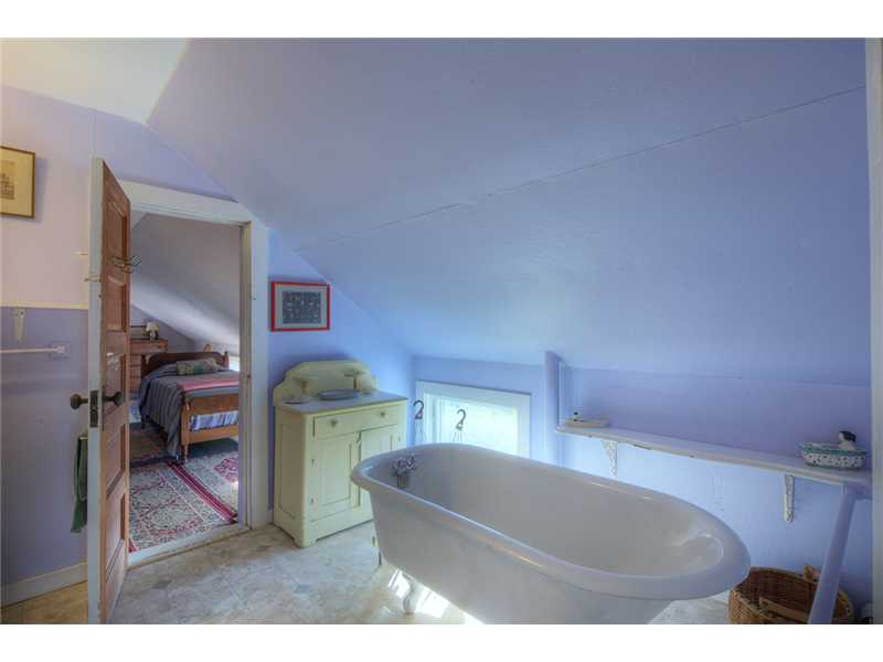 538 Center Road Block Island, RI 02807 - Photo 8 of 25 Master Bath/Spa. 8 6" x 9 6"