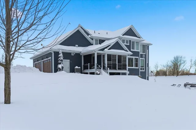 $1,250,000 | 1650 Waters Edge Drive, New Richmond, WI 54017