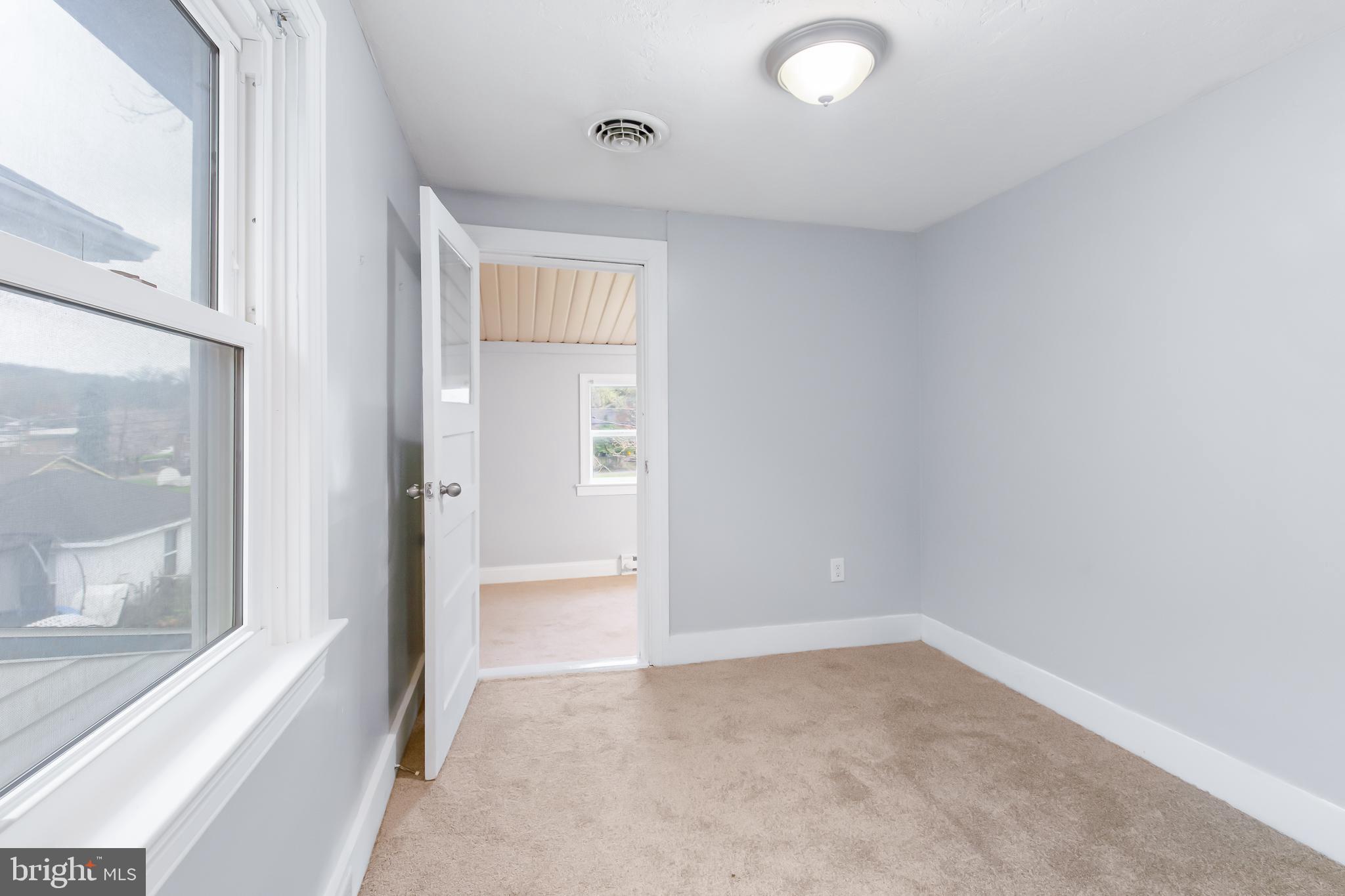 332 Springdale Road York, PA 17403 - Photo 25 of 39 Gallery Image 25