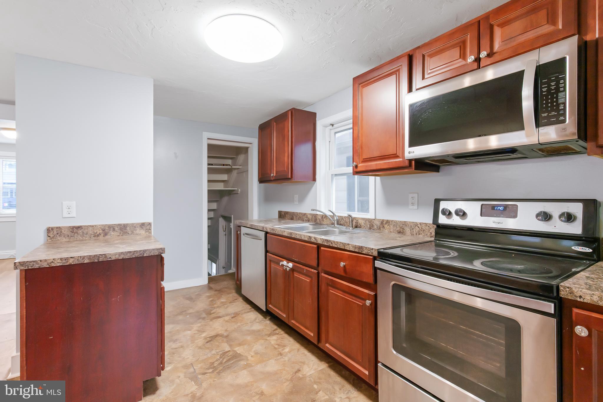 332 Springdale Road York, PA 17403 - Photo 3 of 39 Gallery Image 3