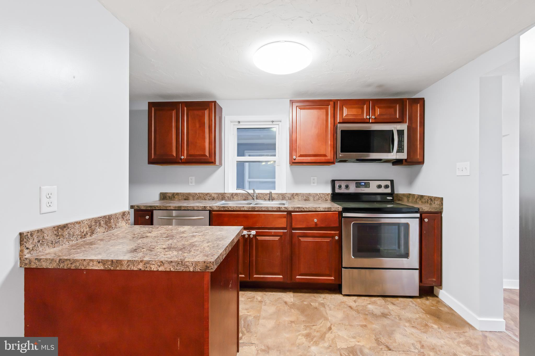 332 Springdale Road York, PA 17403 - Photo 6 of 39 Gallery Image 6
