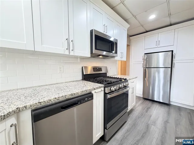 $2,750 | 123 South Maple Avenue, Unit 1, Ridgewood, NJ 07450