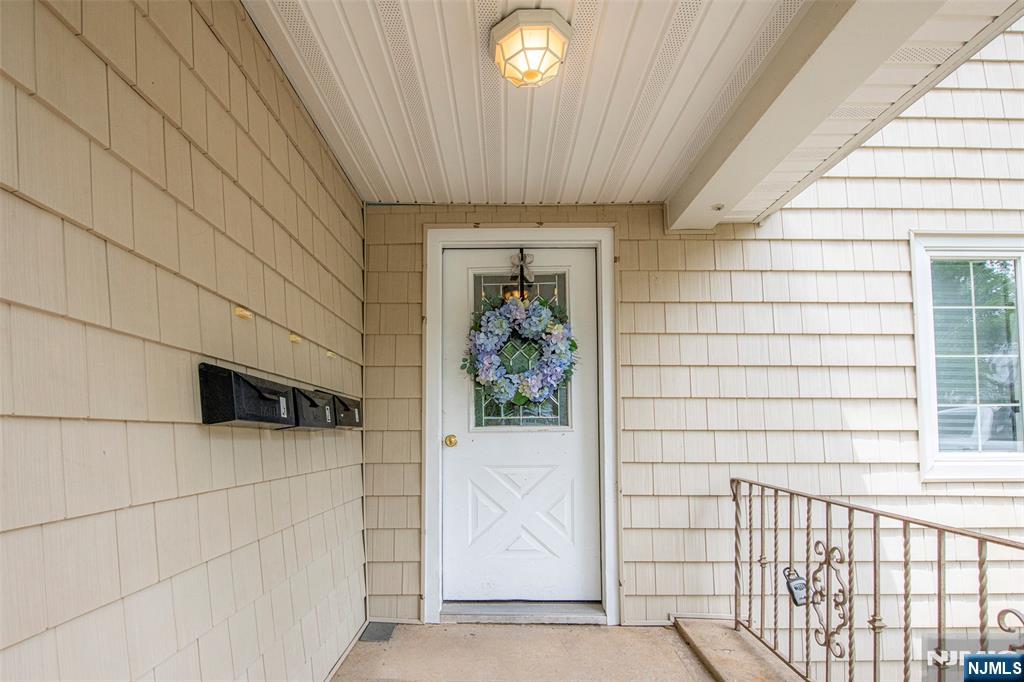 420 Carmita Avenue, Unit 1 Rutherford, NJ 07070 - Photo 3 of 25