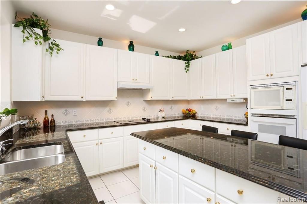451 Springview Drive Rochester, MI 48307 - Photo 18 of 60 Gallery Image 18
