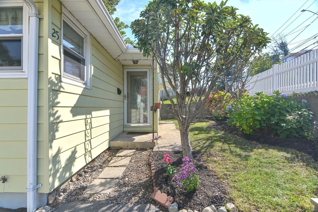 125 College Farm Road Waltham, MA 02451 - Photo 3 of 41 Gallery Image 3