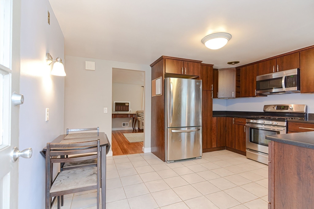 125 College Farm Road Waltham, MA 02451 - Photo 5 of 41 Gallery Image 5