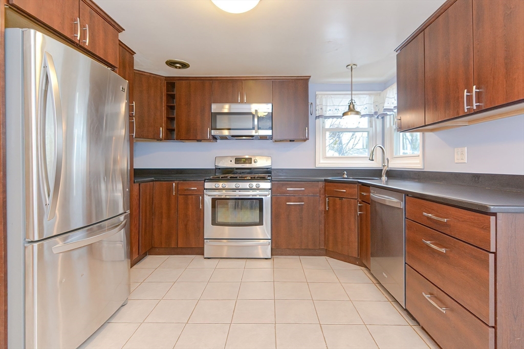 125 College Farm Road Waltham, MA 02451 - Photo 6 of 41 Gallery Image 6