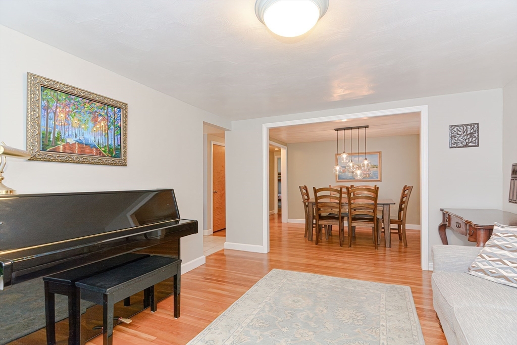 125 College Farm Road Waltham, MA 02451 - Photo 9 of 41 Gallery Image 9
