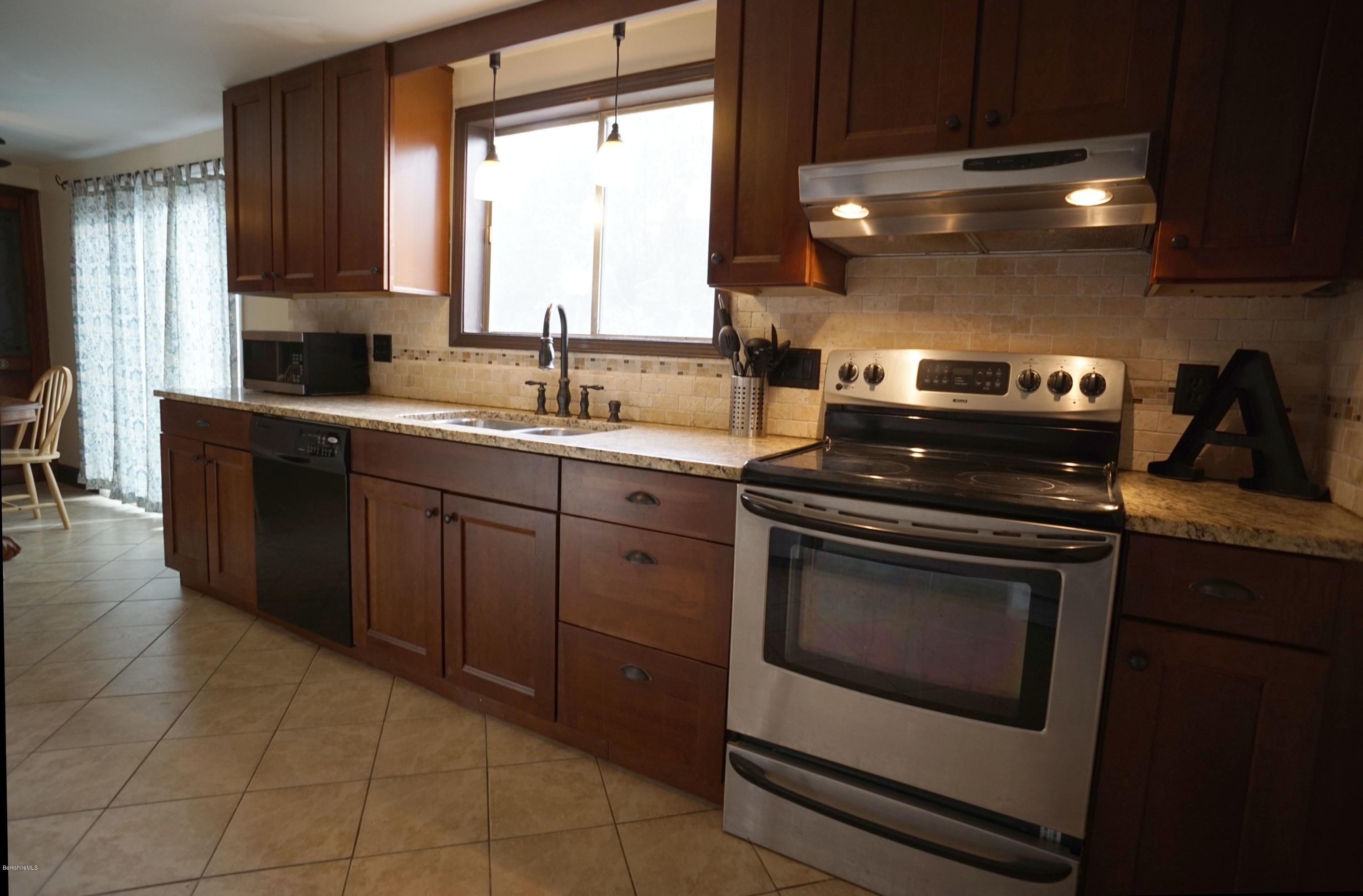18 Lakeview Road Hinsdale, MA 01235 - Photo 11 of 32 DSC01992