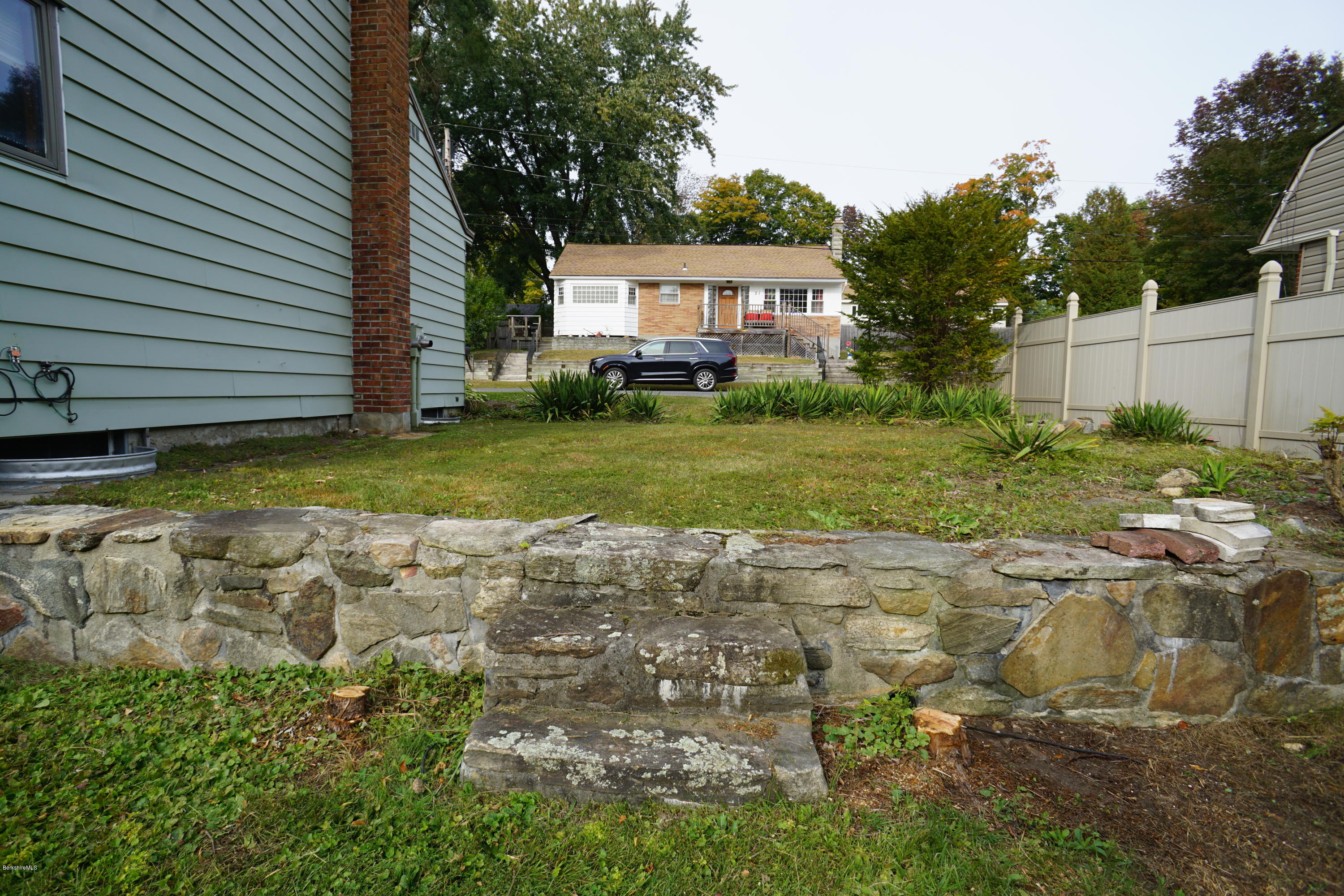 18 Lakeview Road Hinsdale, MA 01235 - Photo 4 of 32 DSC01985