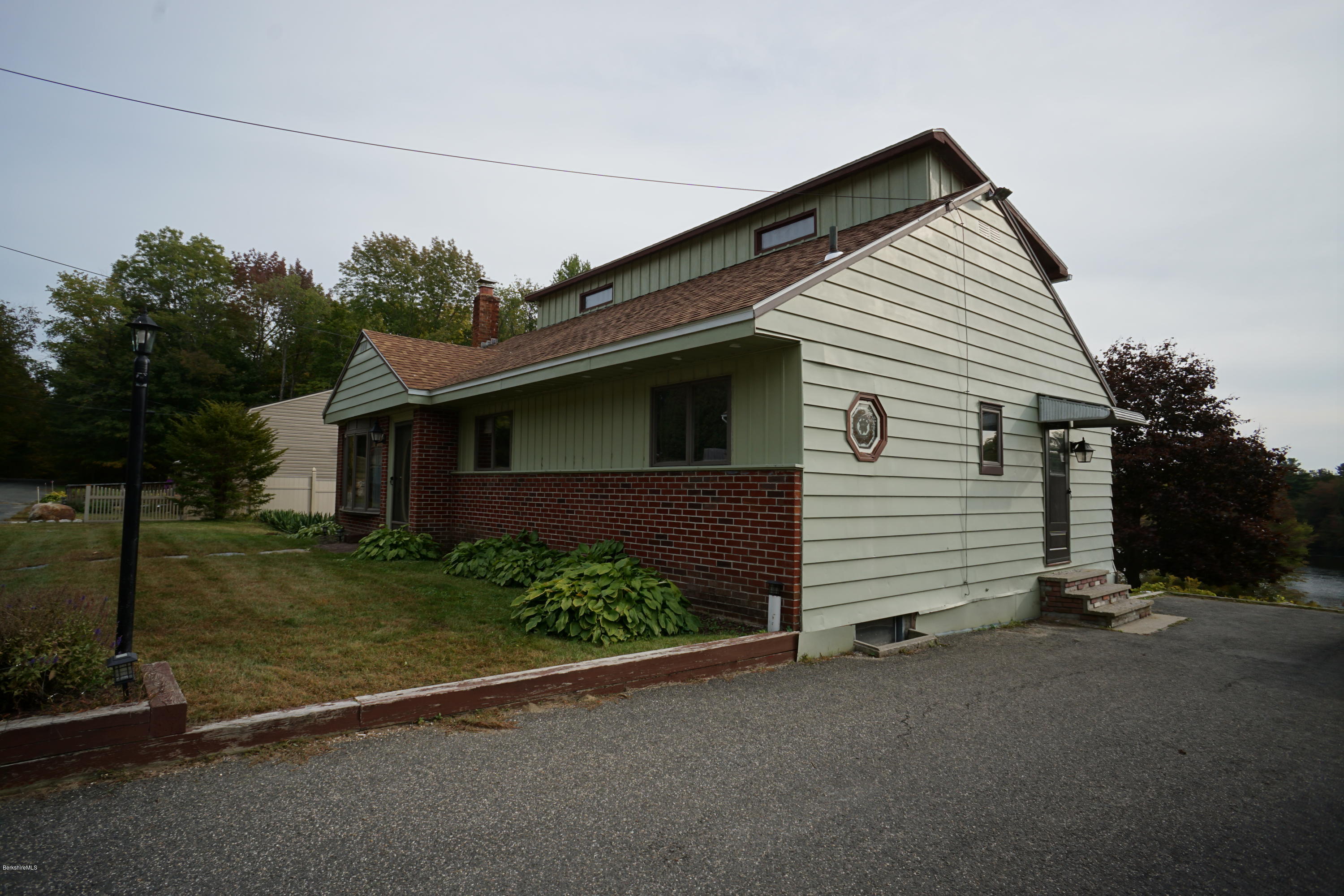 18 Lakeview Road Hinsdale, MA 01235 - Photo 7 of 32 DSC01988