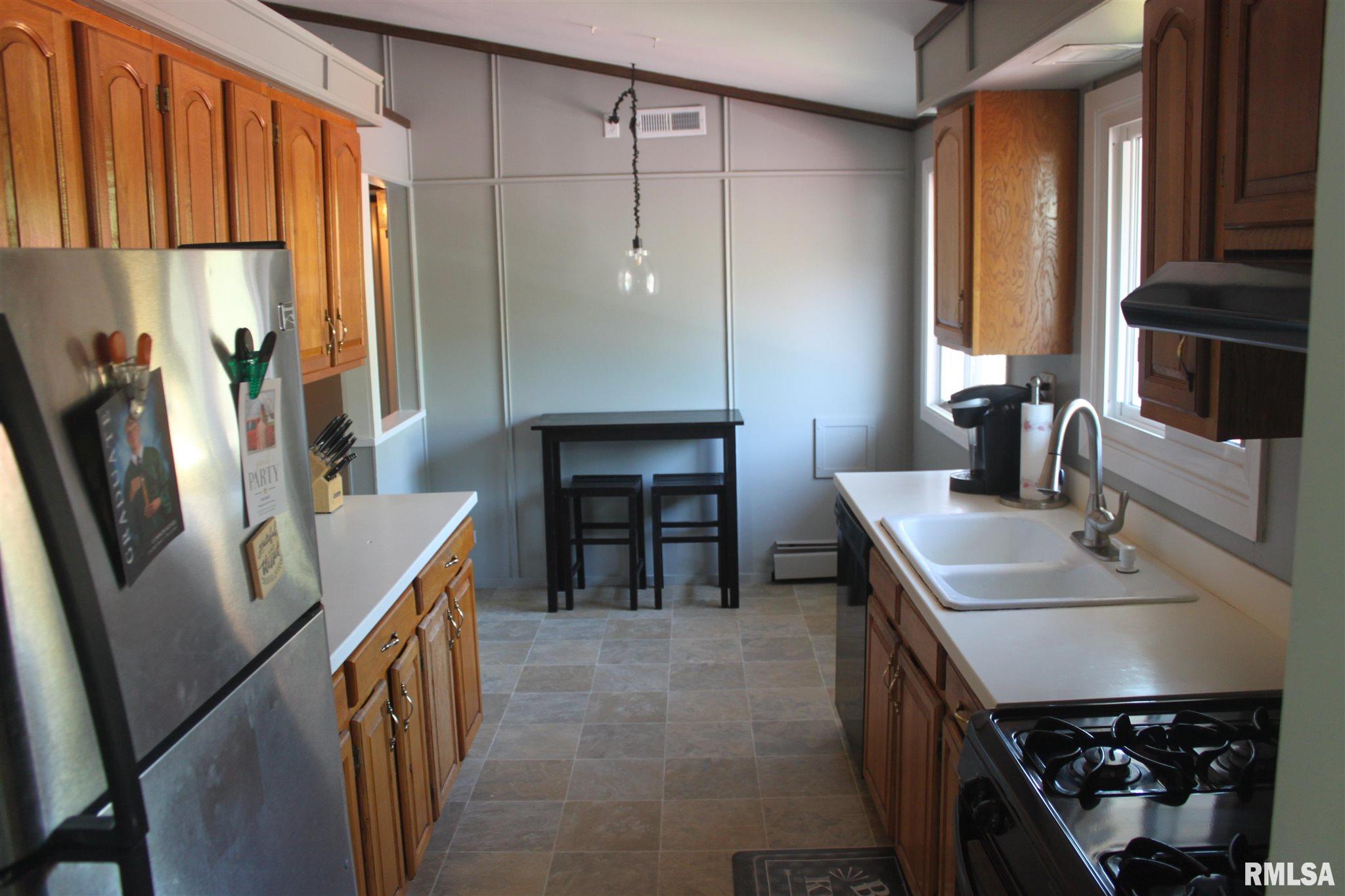 413 3rd Avenue Hampton, IL 61256 - Photo 7 of 27 Gallery Image 7
