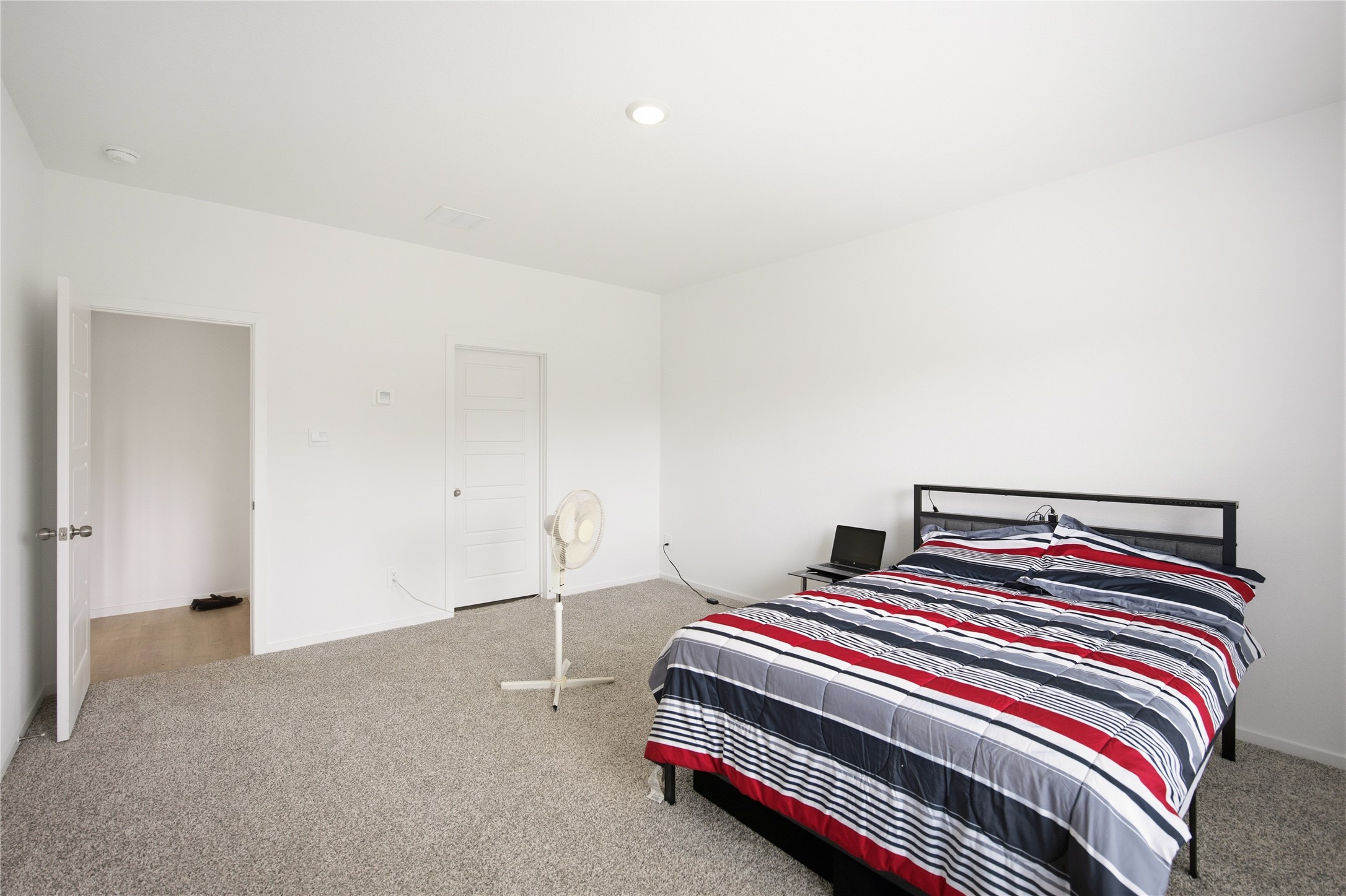 7 Robin Court Angleton, TX 77515 - Photo 9 of 27 Primary bedroom — Spacious primary suite with natural light.