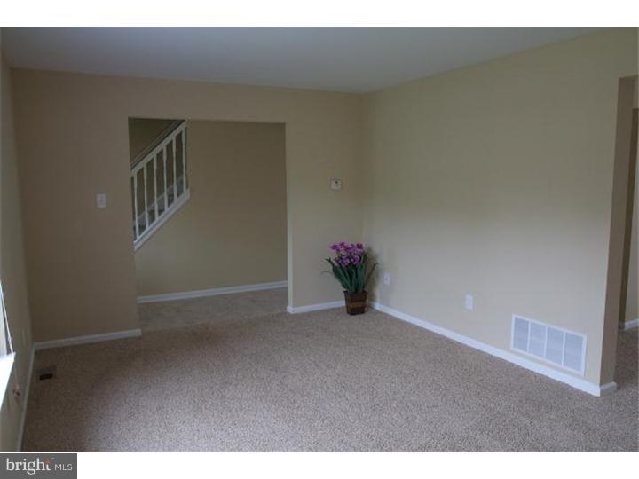 35 Country Club Road Pine Hill, NJ 08021 - Photo 3 of 21 Living Room