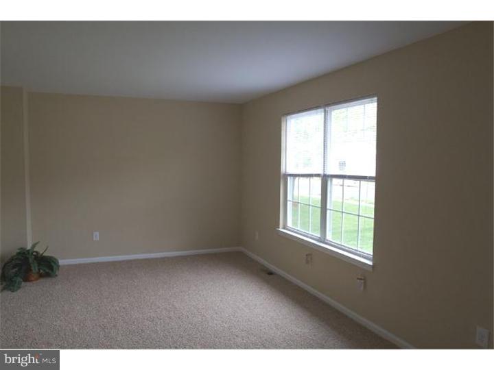 35 Country Club Road Pine Hill, NJ 08021 - Photo 4 of 21 Living Room