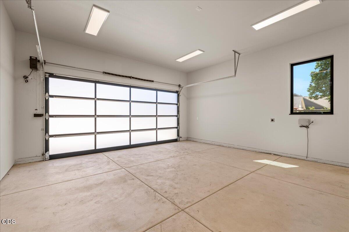 391 Clinton Street Ashland, OR 97520 - Photo 34 of 41 a view of a room with a large window