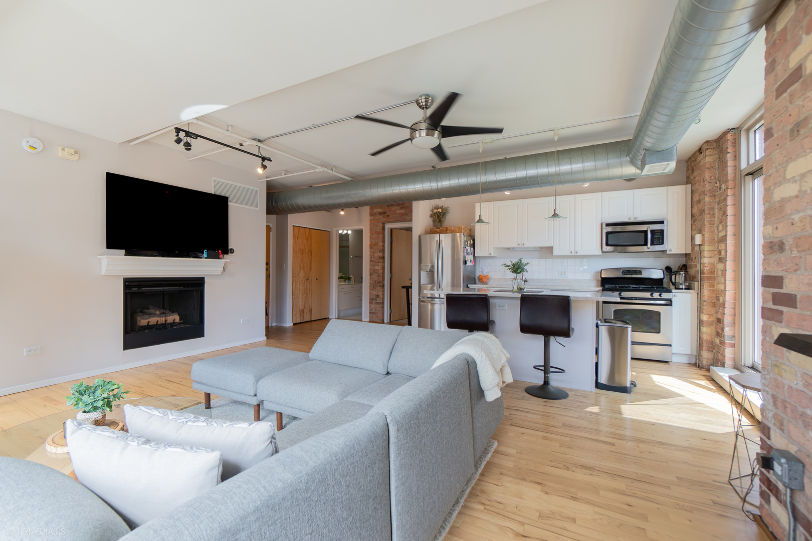 420 South Clinton Street, Unit 506 Chicago, IL 60607 - Photo 3 of 18 Gallery Image 3