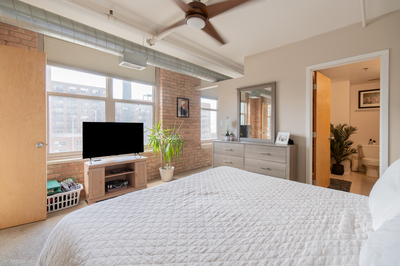 420 South Clinton Street, Unit 506 Chicago, IL 60607 - Photo 6 of 18 Gallery Image 6